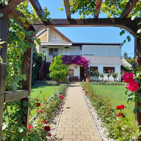 Bed and Breakfast Rozsakert Vendeghaz Сиглигет Экстерьер фото