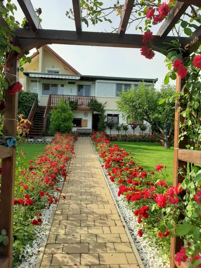 Bed and Breakfast Rozsakert Vendeghaz Сиглигет Экстерьер фото