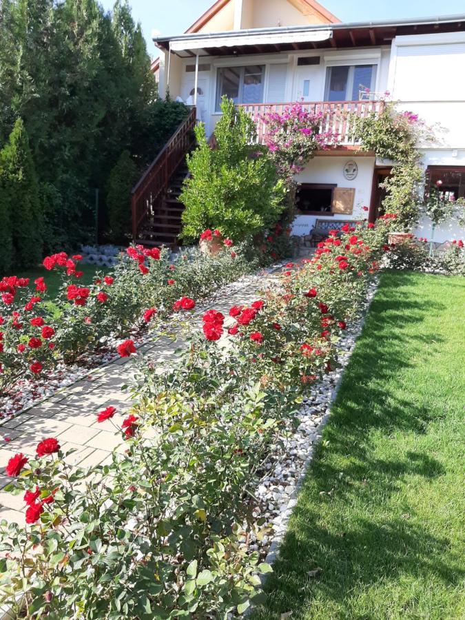 Bed and Breakfast Rozsakert Vendeghaz Сиглигет Экстерьер фото