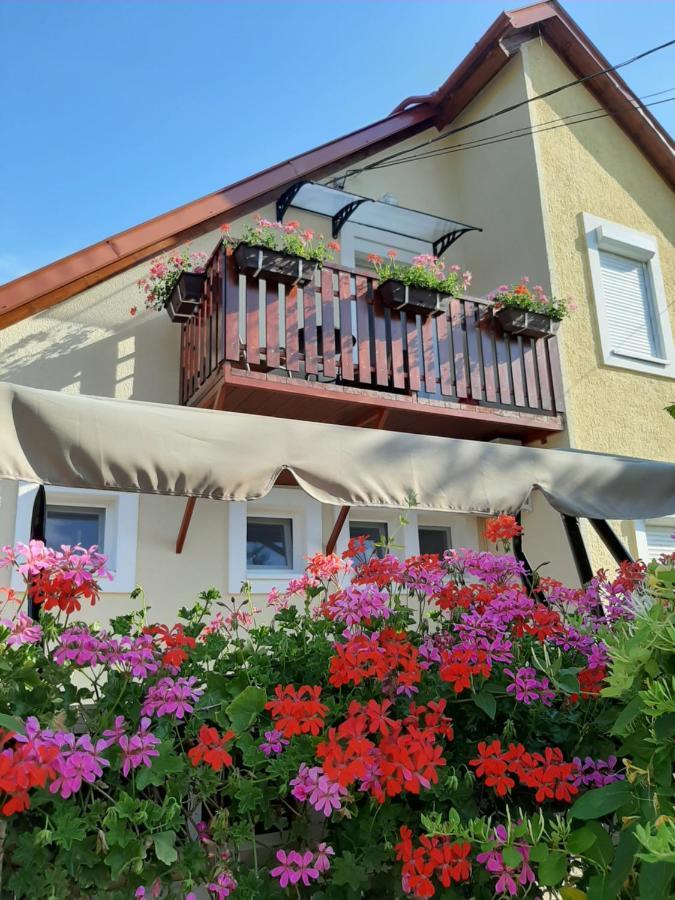 Bed and Breakfast Rozsakert Vendeghaz Сиглигет Экстерьер фото