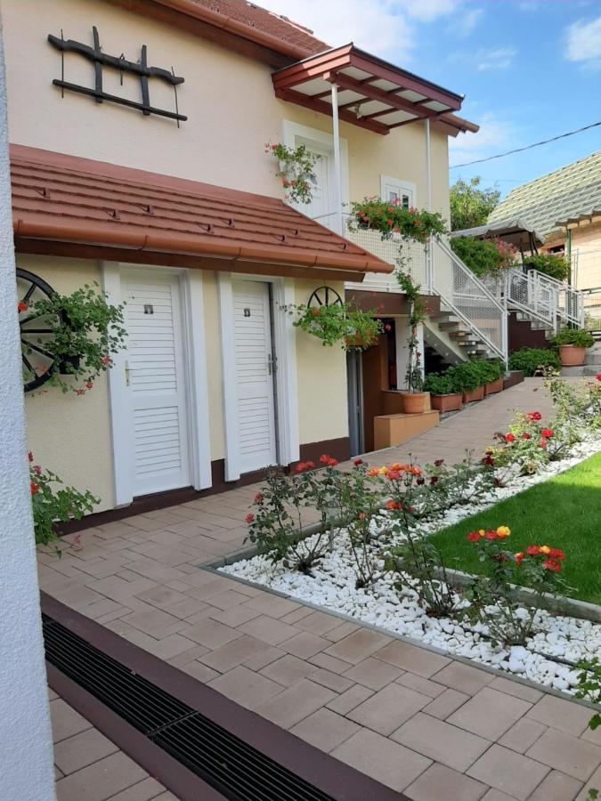 Bed and Breakfast Rozsakert Vendeghaz Сиглигет Экстерьер фото