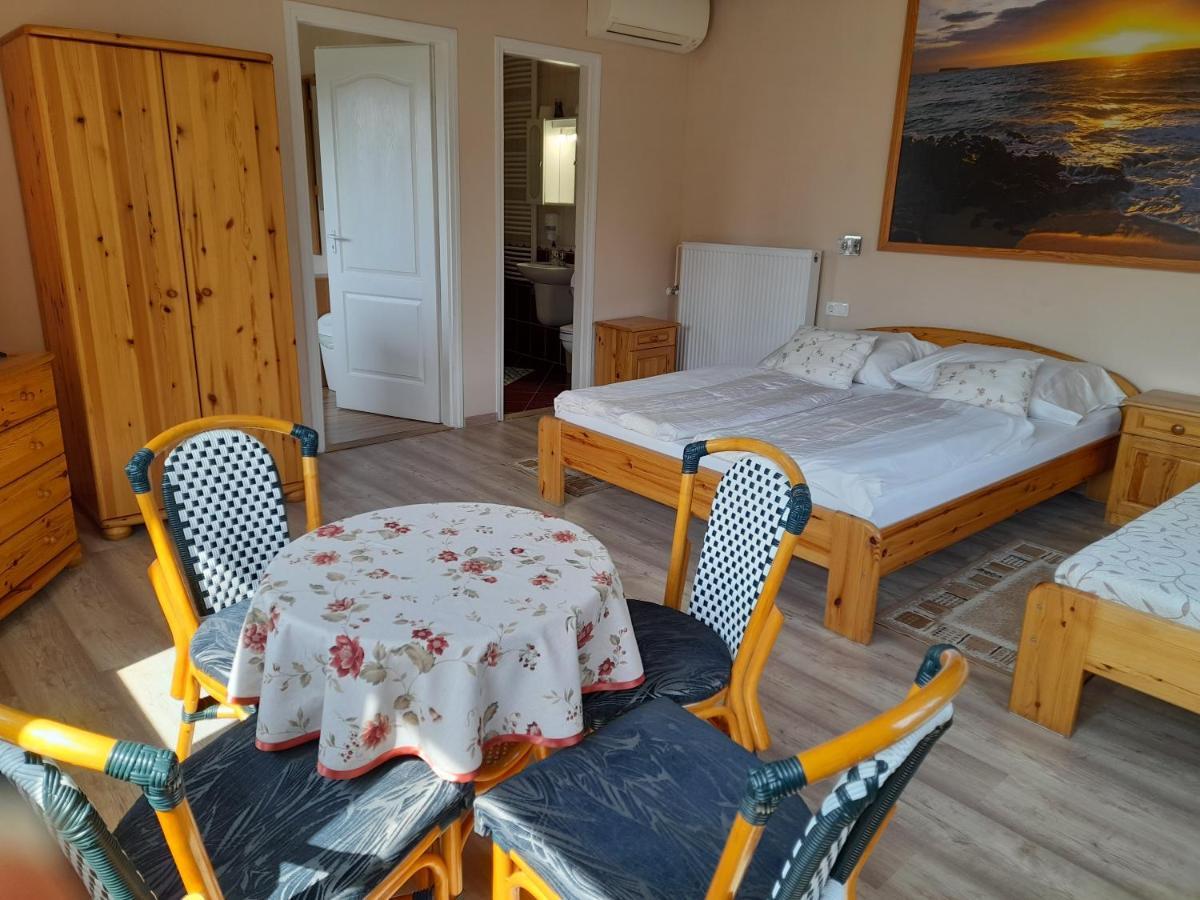 Bed and Breakfast Rozsakert Vendeghaz Сиглигет Экстерьер фото
