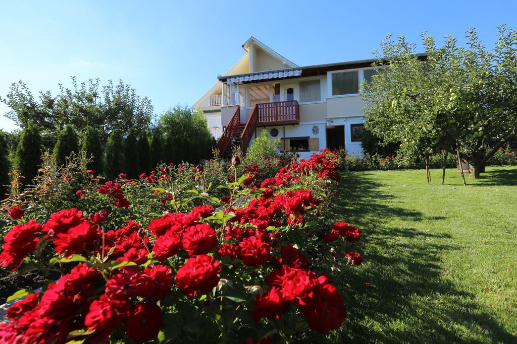 Bed and Breakfast Rozsakert Vendeghaz Сиглигет Экстерьер фото